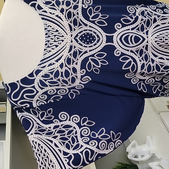 Navy Beige JM Collection Top - Picture 2 of 8